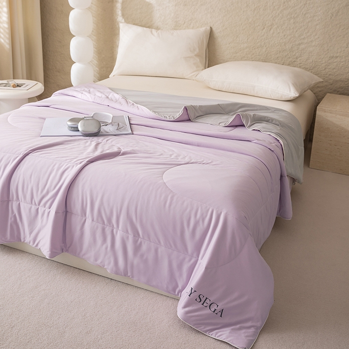 91家纺网 家纺一手货源 找家纺 茧羽世家 2025新款沁柔双镜抗菌系列夏被夏凉被空调被 风信紫拼灰