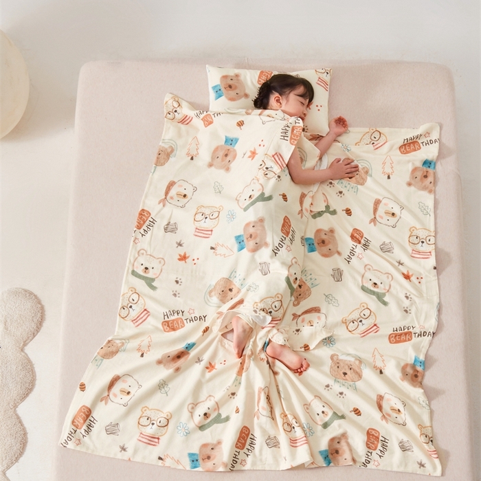 91家纺网 家纺一手货源 找家纺 艾佳宝贝 2025A类全棉纱布护肚防踢睡袋多功能盖毯宝宝夏被 憨憨萌熊