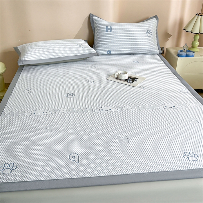 91家纺网 家纺一手货源 找家纺 雯豆家纺 2025新款PE高分子凉感提花凉席三件套绑带款席子平铺席 大耳朵朵-绑带款