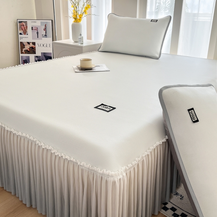 91家纺网 家纺一手货源 找家纺 子曰 2025新款A类高分子PE小清新凉感席系列-床裙款  小清新-白