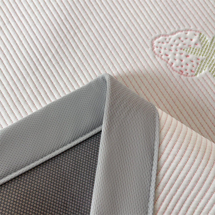 91家纺网 家纺一手货源 找家纺 雯豆家纺 2025新款PE高分子凉感提花凉席三件套绑带款席子平铺席 草莓甜心-绑带款