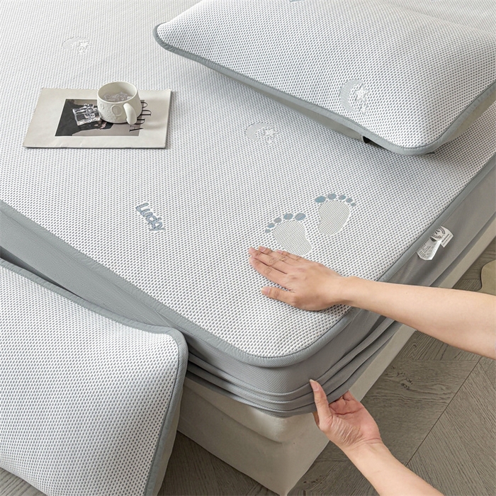 91家纺网 家纺一手货源 找家纺 雯豆家纺 2025新款PE凉感提花冰丝床笠三件套全包中分子床罩床垫保护套 小脚印-床笠款