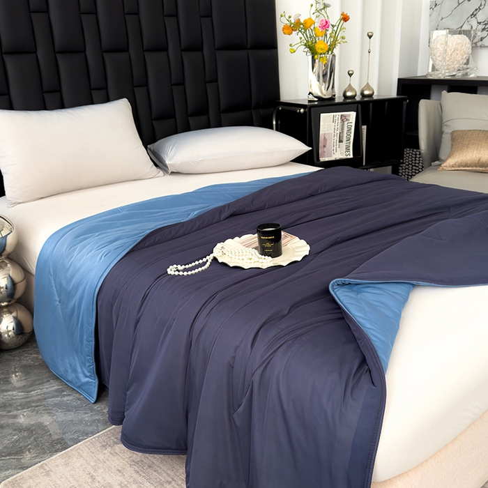 91家纺网 家纺一手货源 找家纺 星巴k家纺 2025新款亚朵同款凉感丝夏被夏凉被空调被自在眠自然醒 夏夜深蓝