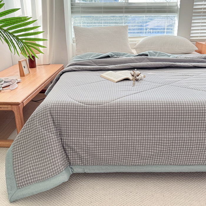 91家纺网 家纺一手货源 找家纺 金泰莱 2025新款里外全棉手包边棉花夏被 细灰条