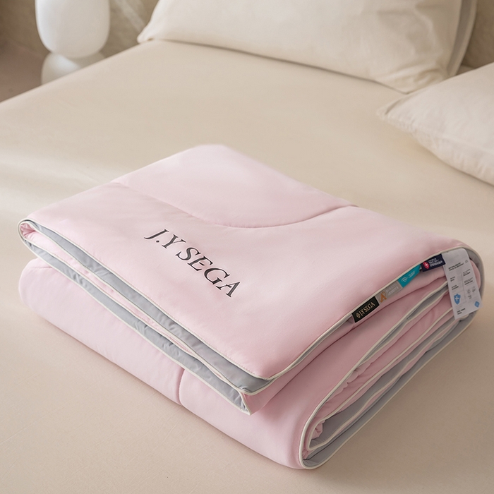 91家纺网 家纺一手货源 找家纺 茧羽世家 2025新款沁柔双镜抗菌系列夏被夏凉被空调被 胭脂粉拼灰