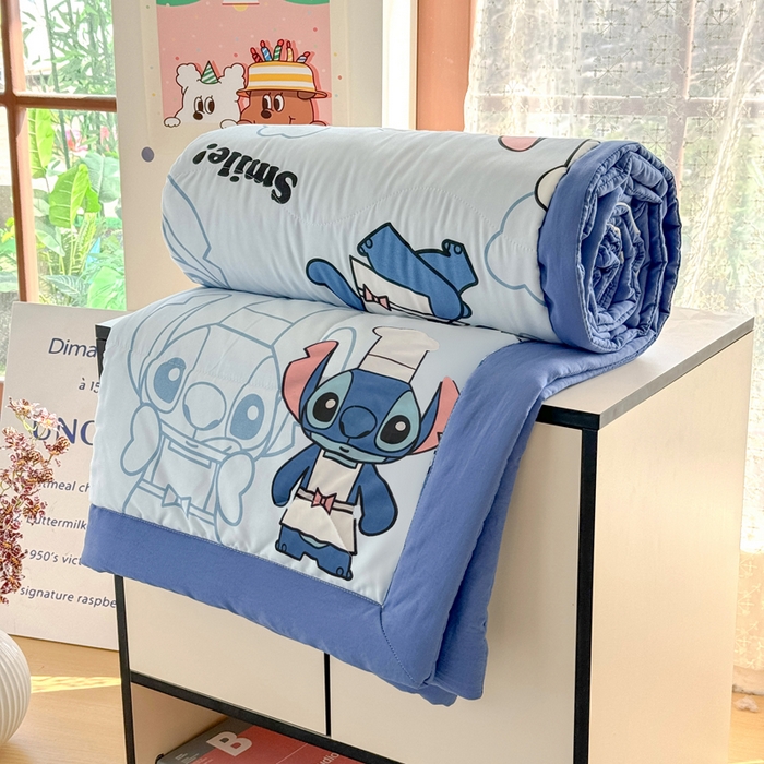 91家纺网 家纺一手货源 找家纺 优卡迪家纺馆 2025新款水洗云朵棉夏被四件套 萌宠史迪仔