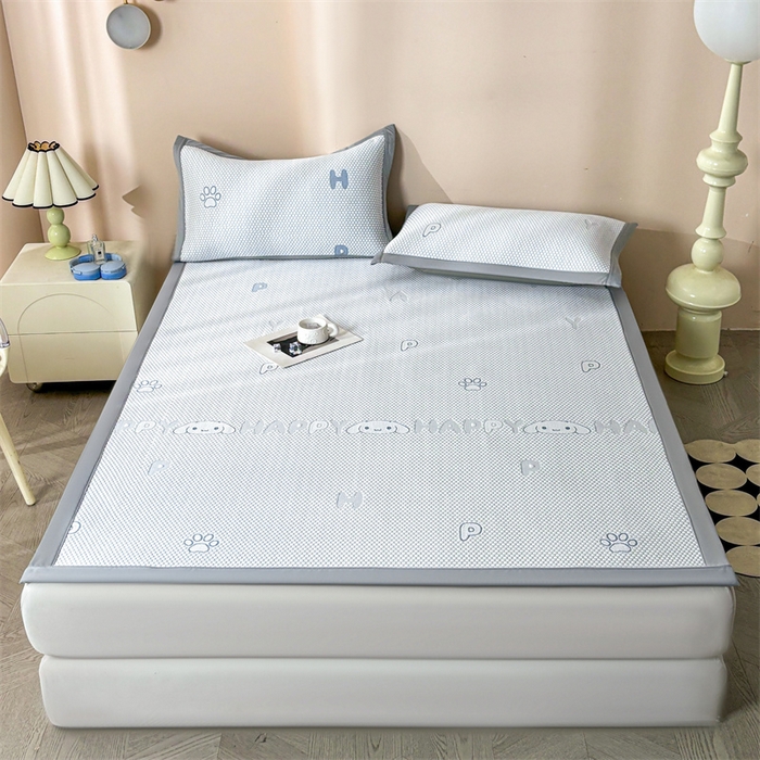 91家纺网 家纺一手货源 找家纺 雯豆家纺 2025新款PE高分子凉感提花凉席三件套绑带款席子平铺席 大耳朵朵-绑带款