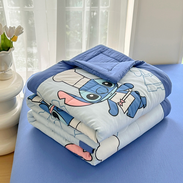 91家纺网 家纺一手货源 找家纺 优卡迪家纺馆 2025新款水洗云朵棉夏被四件套 萌宠史迪仔