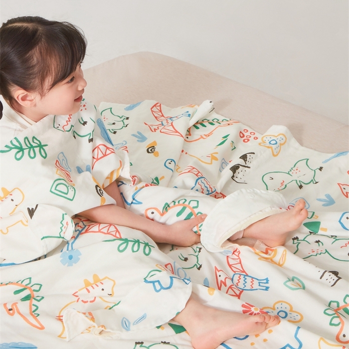 91家纺网 家纺一手货源 找家纺 艾佳宝贝 2025A类全棉纱布护肚防踢睡袋多功能盖毯宝宝夏被 好多恐龙