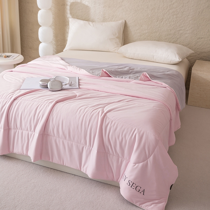 91家纺网 家纺一手货源 找家纺 茧羽世家 2025新款沁柔双镜抗菌系列夏被夏凉被空调被 胭脂粉拼灰