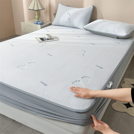 雯豆家纺 2025新款PE凉感提花冰丝床笠三件套全包中分子床罩床垫保护套 小脚印-床笠款