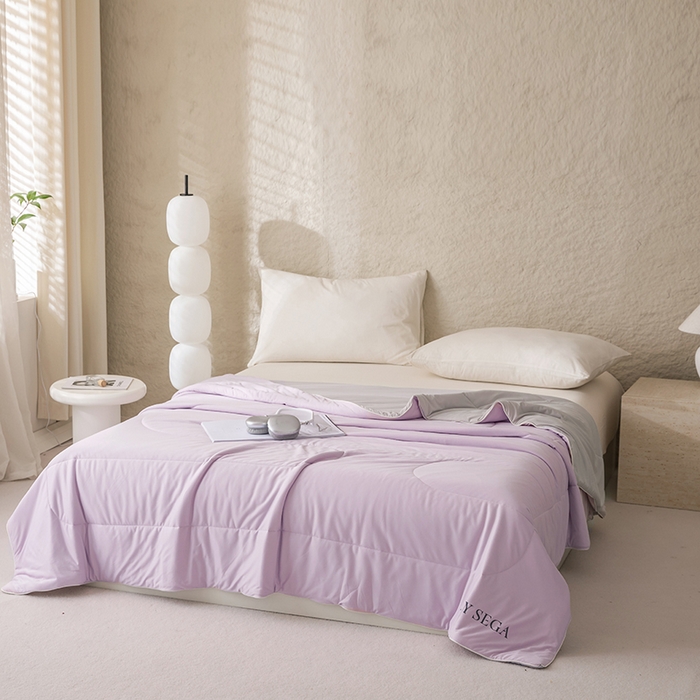 91家纺网 家纺一手货源 找家纺 茧羽世家 2025新款沁柔双镜抗菌系列夏被夏凉被空调被 风信紫拼灰