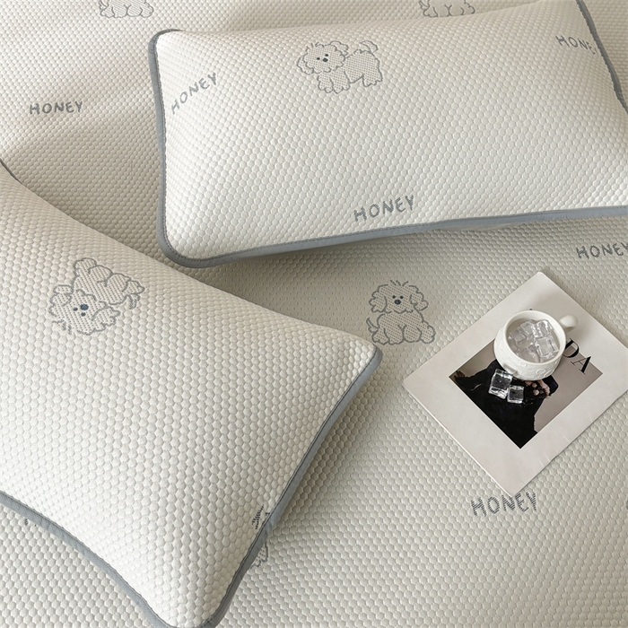 91家纺网 家纺一手货源 找家纺 雯豆家纺 2025新款PE凉感提花冰丝床笠三件套全包中分子床罩床垫保护套 琪琪小狗-床笠款