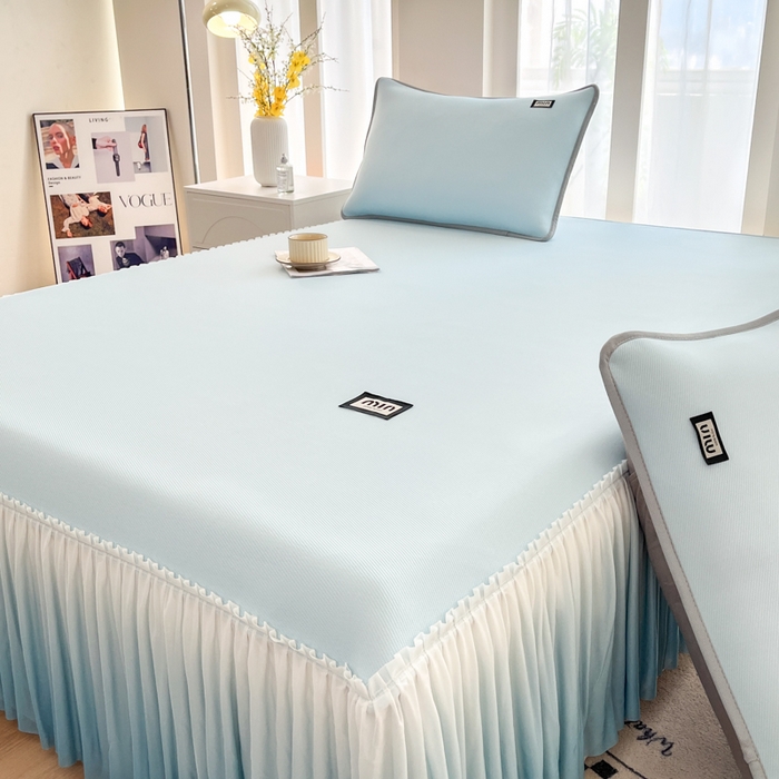 91家纺网 家纺一手货源 找家纺 子曰 2025新款A类高分子PE小清新凉感席系列-床裙款  小清新-天蓝