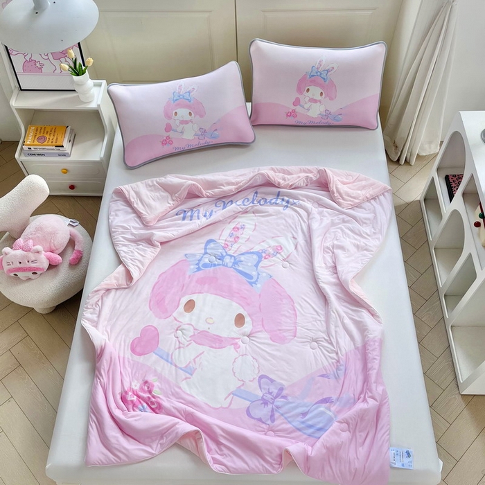 91家纺网 家纺一手货源 找家纺 蘭菲家纺 2025新款三丽鸥卡通印花夏被 去约会