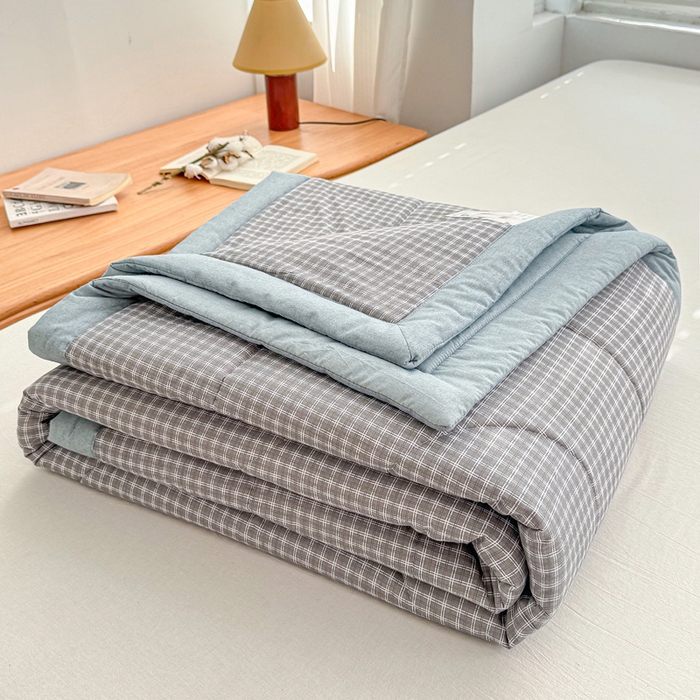 91家纺网 家纺一手货源 找家纺 首爱家纺 2025新款里外全棉夏被手包边新疆棉花夏被空调被夏凉被 细灰条