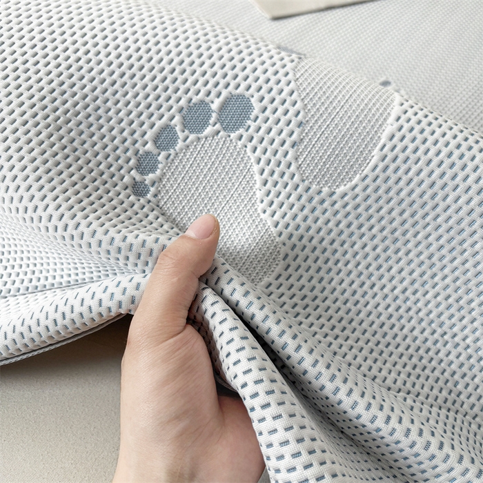 91家纺网 家纺一手货源 找家纺 雯豆家纺 2025新款PE高分子凉感提花凉席三件套绑带款席子平铺席 小脚印-绑带款