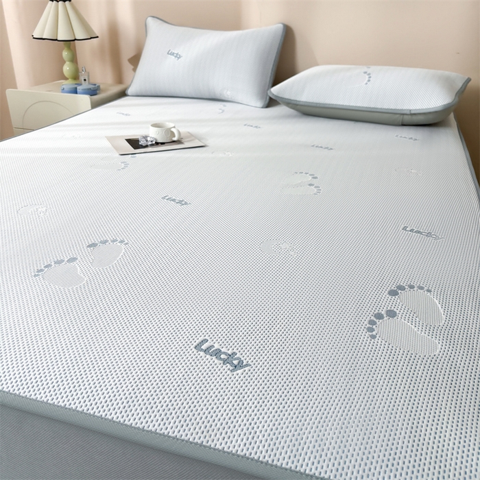 91家纺网 家纺一手货源 找家纺 雯豆家纺 2025新款PE凉感提花冰丝床笠三件套全包中分子床罩床垫保护套 小脚印-床笠款