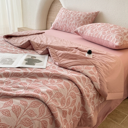 91家纺网 家纺一手货源 找家纺 寐眠 2025新款全棉三层纱提花夏被四件套 优雅格调