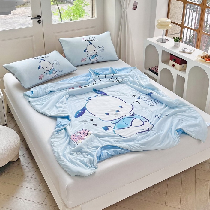 91家纺网 家纺一手货源 找家纺 蘭菲家纺 2025新款三丽鸥卡通印花夏被 恰恰.蓝
