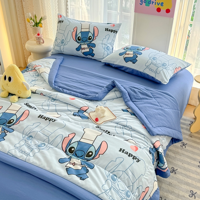 91家纺网 家纺一手货源 找家纺 优卡迪家纺馆 2025新款水洗云朵棉夏被四件套 萌宠史迪仔