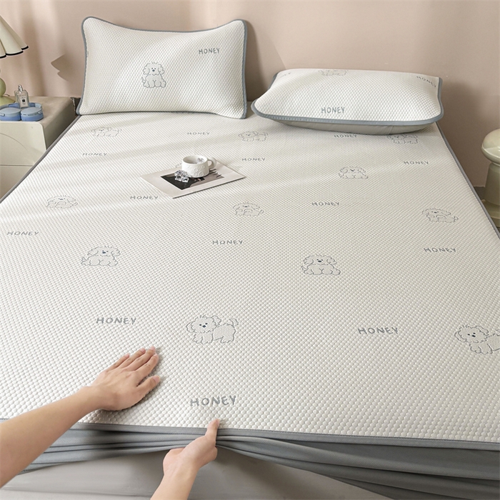 91家纺网 家纺一手货源 找家纺 雯豆家纺 2025新款PE凉感提花冰丝床笠三件套全包中分子床罩床垫保护套 琪琪小狗-床笠款