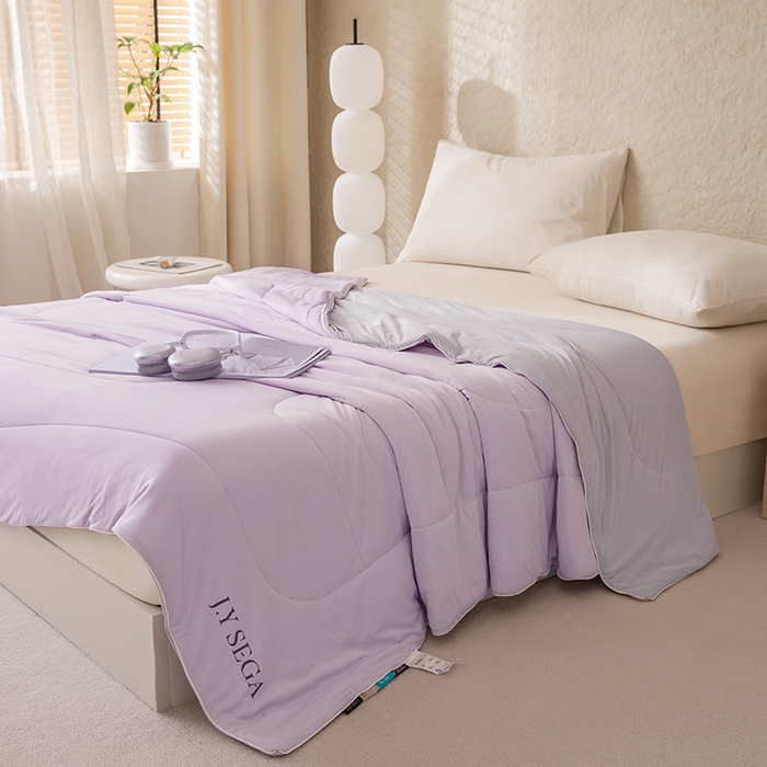 91家纺网 家纺一手货源 找家纺 茧羽世家 2025新款沁柔双镜抗菌系列夏被夏凉被空调被 风信紫拼灰