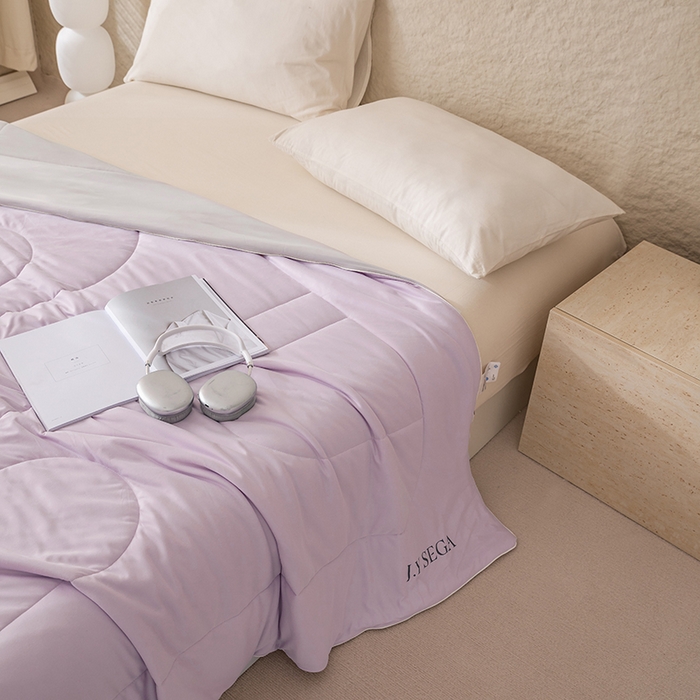 91家纺网 家纺一手货源 找家纺 茧羽世家 2025新款沁柔双镜抗菌系列夏被夏凉被空调被 风信紫拼灰