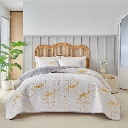 温宁家纺 2025新款跨境双面化纤水洗棉传统印花夹棉四季床盖 抽象黄白