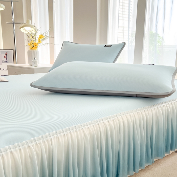 91家纺网 家纺一手货源 找家纺 子曰 2025新款A类高分子PE小清新凉感席系列-床裙款  小清新-天蓝