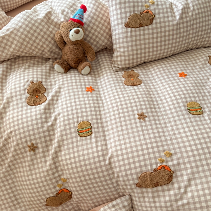 91家纺网 家纺一手货源 找家纺 如意朵 2025新款全棉双层纱小清新绣花四件套（专版花型） 卡皮聚会