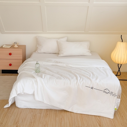 大彩家居 2025新款A类针织四季被-场景二 米白色