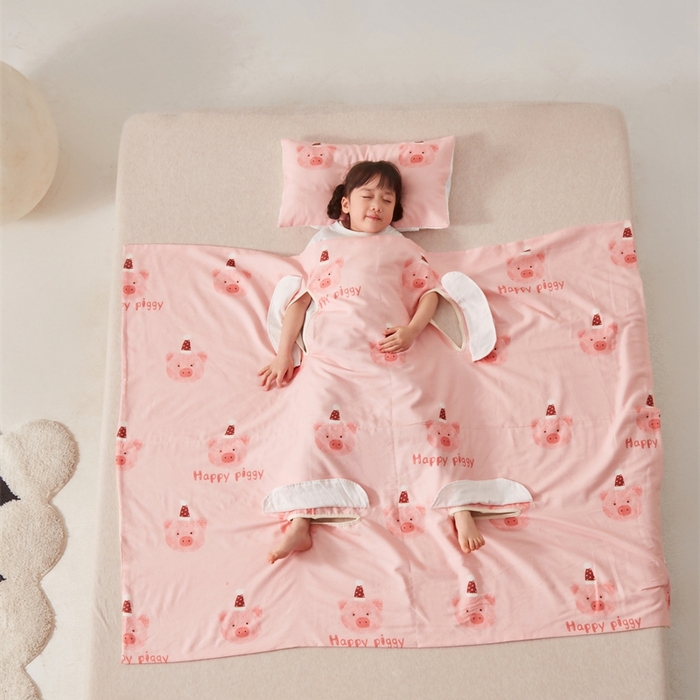 91家纺网 家纺一手货源 找家纺 艾佳宝贝 2025A类全棉纱布护肚防踢睡袋多功能盖毯宝宝夏被 乖巧萌猪