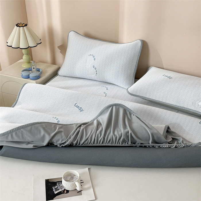 91家纺网 家纺一手货源 找家纺 雯豆家纺 2025新款PE凉感提花冰丝床笠三件套全包中分子床罩床垫保护套 小脚印-床笠款