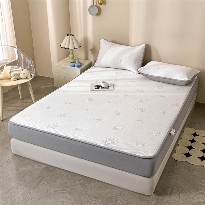 91家纺网 家纺一手货源 找家纺 雯豆家纺 2025新款PE凉感提花冰丝床笠三件套全包中分子床罩床垫保护套 草莓甜心-床笠款