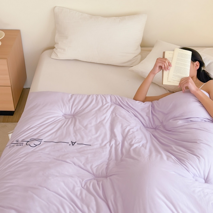 91家纺网 家纺一手货源 找家纺 大彩家居 2025新款A类针织四季被-场景二 薰衣草紫