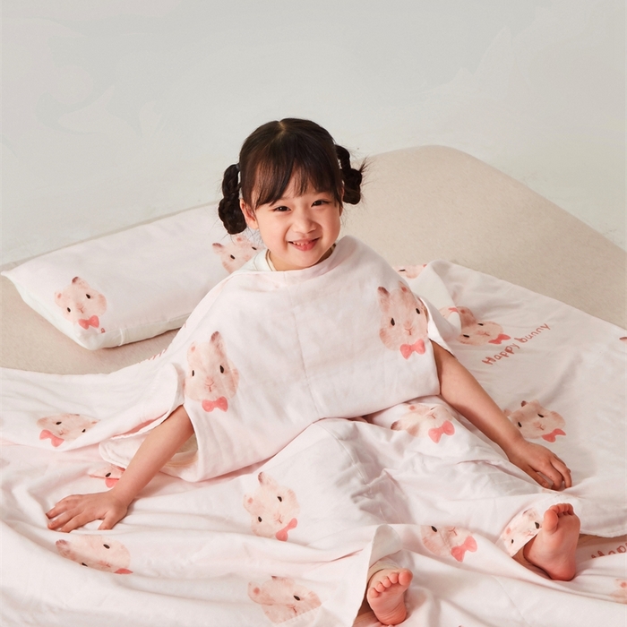 91家纺网 家纺一手货源 找家纺 艾佳宝贝 2025A类全棉纱布护肚防踢睡袋多功能盖毯宝宝夏被 乖萌甜兔
