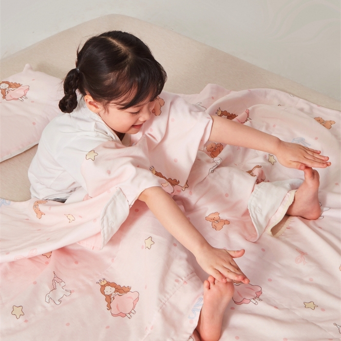 91家纺网 家纺一手货源 找家纺 艾佳宝贝 2025A类全棉纱布护肚防踢睡袋多功能盖毯宝宝夏被 甜甜小公主