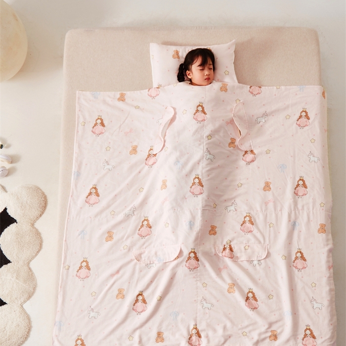 91家纺网 家纺一手货源 找家纺 艾佳宝贝 2025A类全棉纱布护肚防踢睡袋多功能盖毯宝宝夏被 甜甜小公主