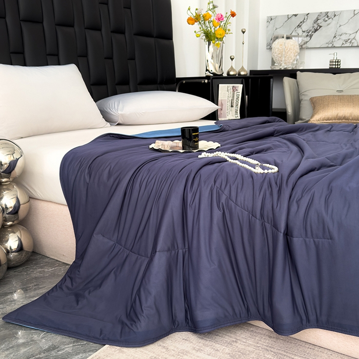 91家纺网 家纺一手货源 找家纺 星巴k家纺 2025新款亚朵同款凉感丝夏被夏凉被空调被自在眠自然醒 夏夜深蓝