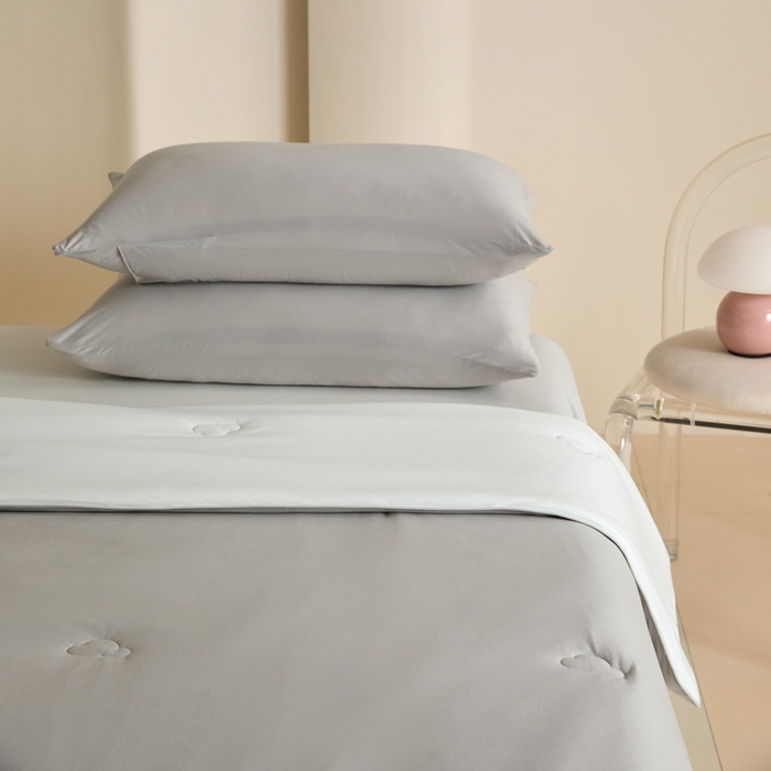 91家纺网 家纺一手货源 找家纺 大彩家居 2025新款A类针织四季被-场景一 香草灰