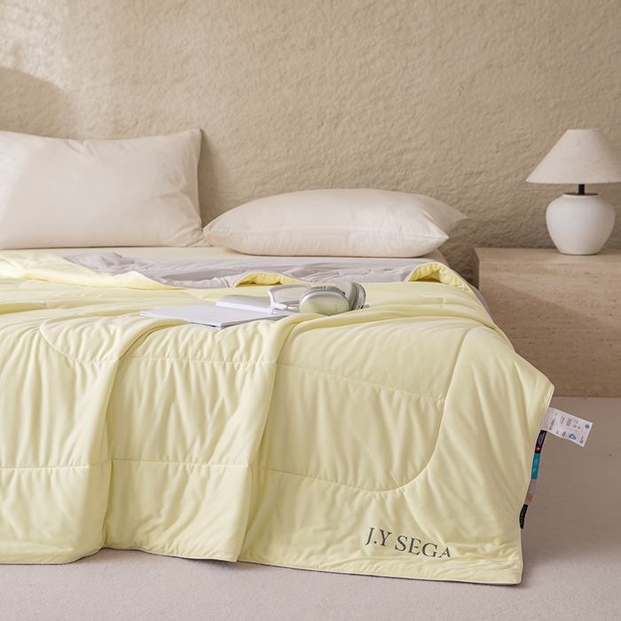 91家纺网 家纺一手货源 找家纺 茧羽世家 2025新款沁柔双镜抗菌系列夏被夏凉被空调被 柠檬黄拼灰