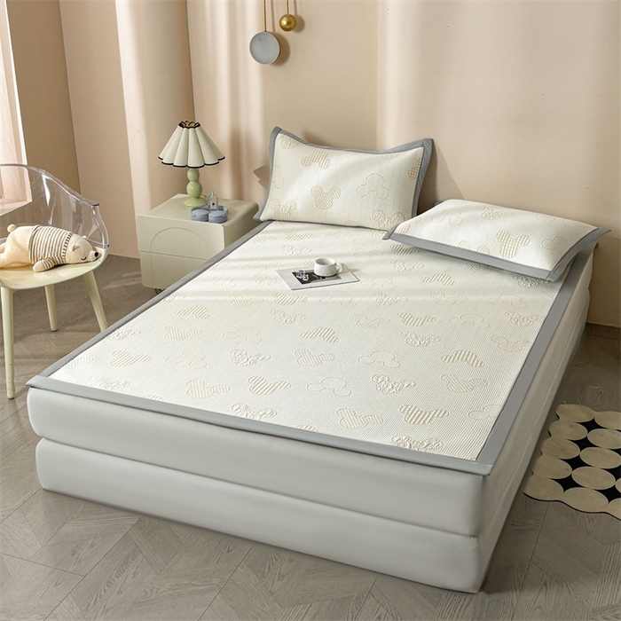 91家纺网 家纺一手货源 找家纺 雯豆家纺 2025新款PE高分子凉感提花凉席三件套绑带款席子平铺席 米奇宝-绑带款