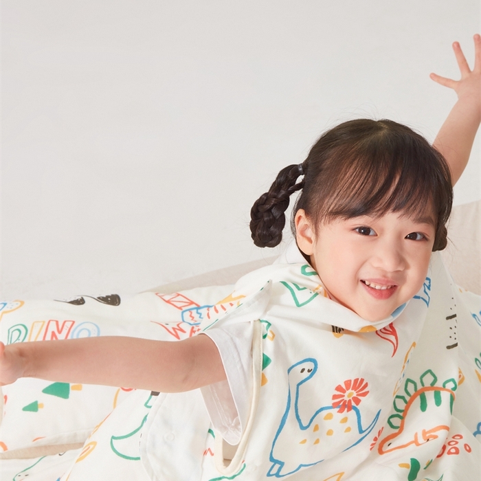 91家纺网 家纺一手货源 找家纺 艾佳宝贝 2025A类全棉纱布护肚防踢睡袋多功能盖毯宝宝夏被 好多恐龙