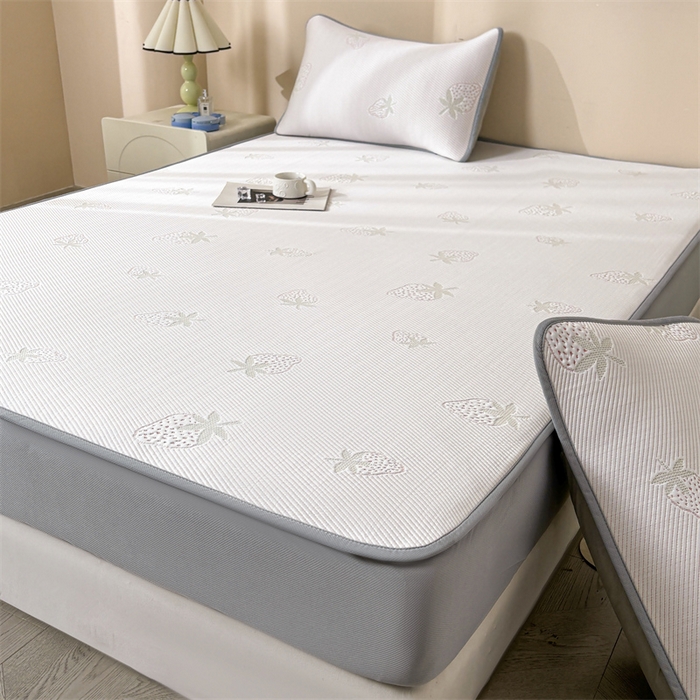 91家纺网 家纺一手货源 找家纺 雯豆家纺 2025新款PE凉感提花冰丝床笠三件套全包中分子床罩床垫保护套 草莓甜心-床笠款