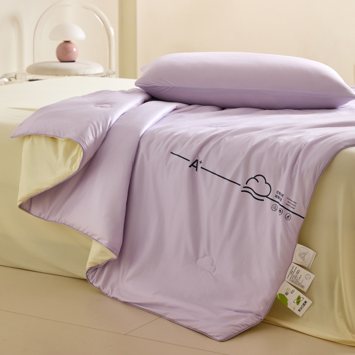 91家纺网 家纺一手货源 找家纺 大彩家居 2025新款A类针织四季被-场景一 薰衣草紫