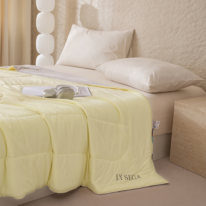 91家纺网 家纺一手货源 找家纺 茧羽世家 2025新款沁柔双镜抗菌系列夏被夏凉被空调被 柠檬黄拼灰