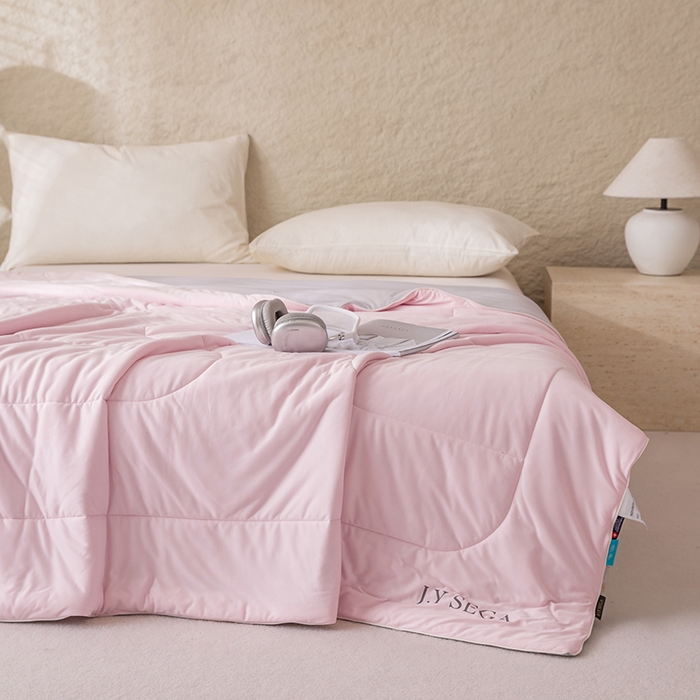 91家纺网 家纺一手货源 找家纺 茧羽世家 2025新款沁柔双镜抗菌系列夏被夏凉被空调被 胭脂粉拼灰