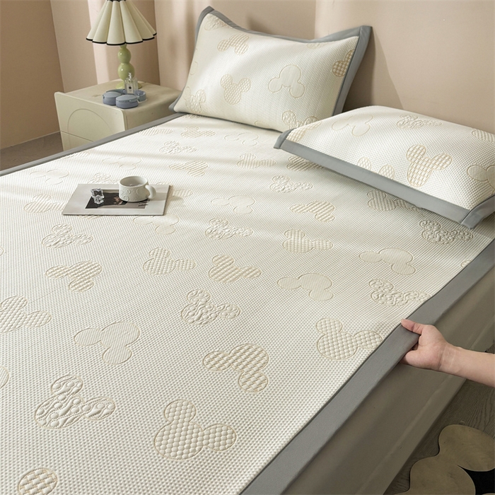 91家纺网 家纺一手货源 找家纺 雯豆家纺 2025新款PE高分子凉感提花凉席三件套绑带款席子平铺席 米奇宝-绑带款