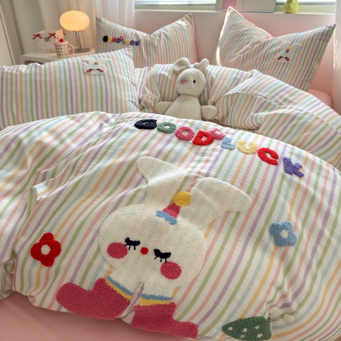 91家纺网 家纺一手货源 找家纺 如意朵 2025新款全棉双层纱小清新绣花四件套（专版花型） 蘑菇小兔